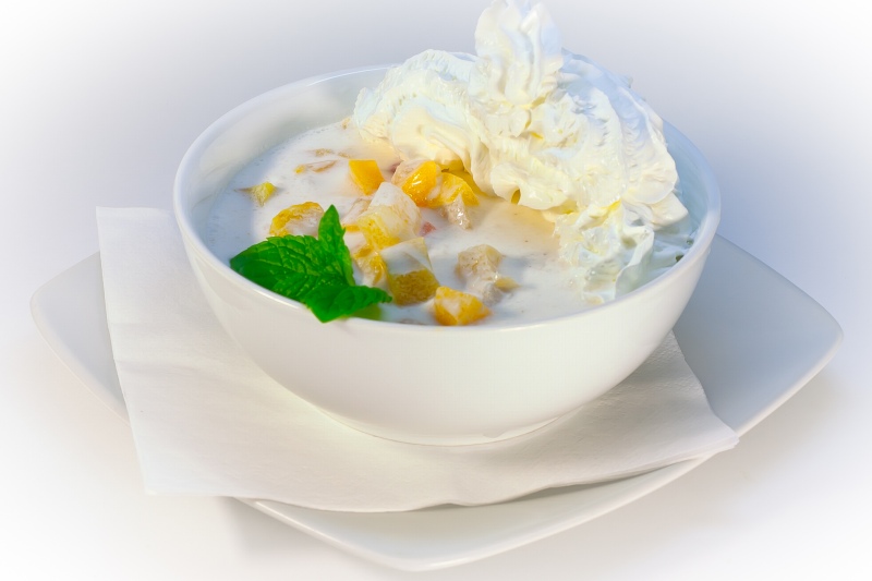 Trópusi gyümölcsleves