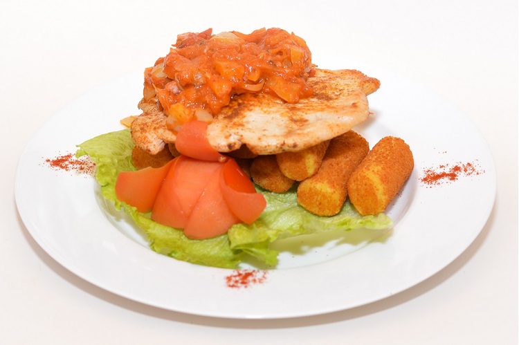 #htmlcaption_898 Grill jércemell lecsóval burgonyakrokettel
