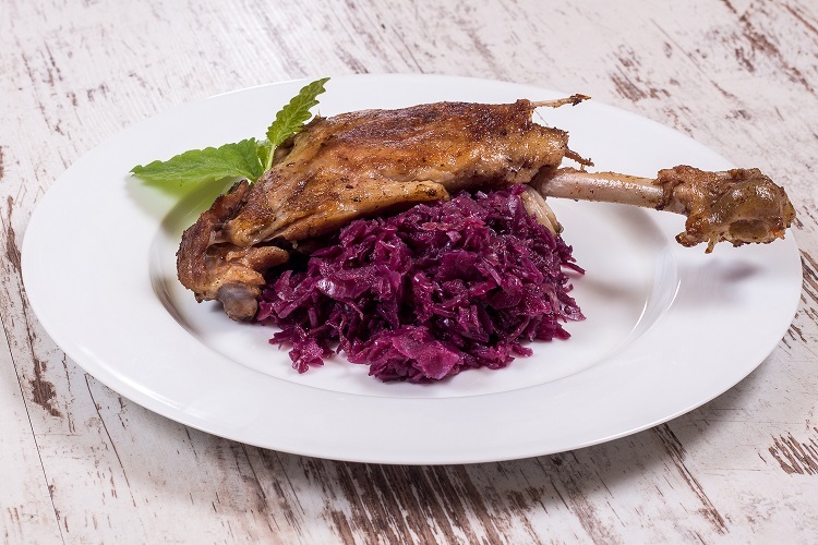#htmlcaption_928 Kacsacomb párolt lilakáposztával petrezselymes burgonyával
