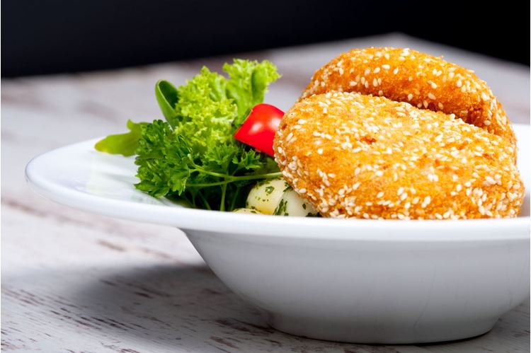 #htmlcaption_930 Magvas bundában sült mozzarella, petrezselymes burgonyával tartármártással