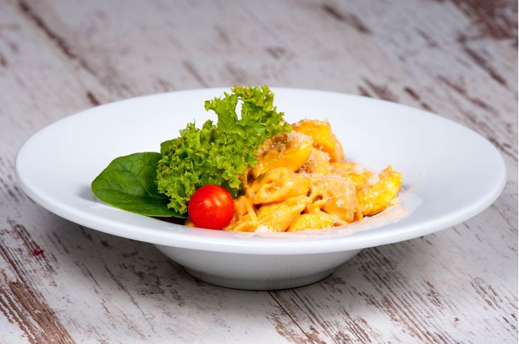 #htmlcaption_931 Húsos tortellini pesztós tejszínnel parmezánnal