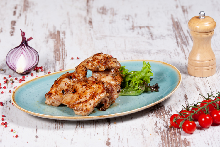 Görögösen fűszerezett, grill csirkecombfilé