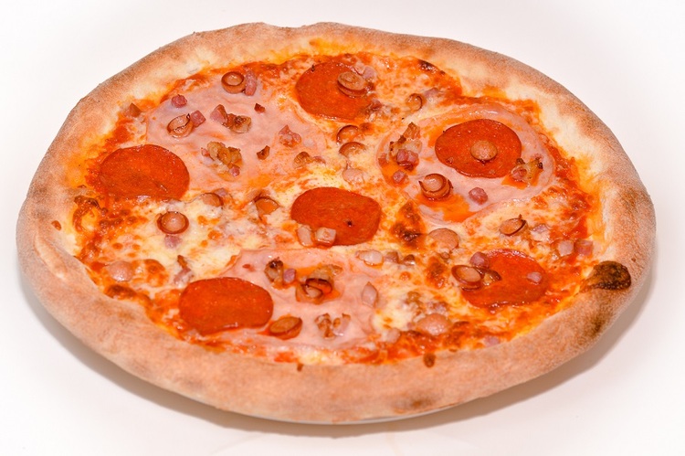 Brutál Husos Pizza 32 cm