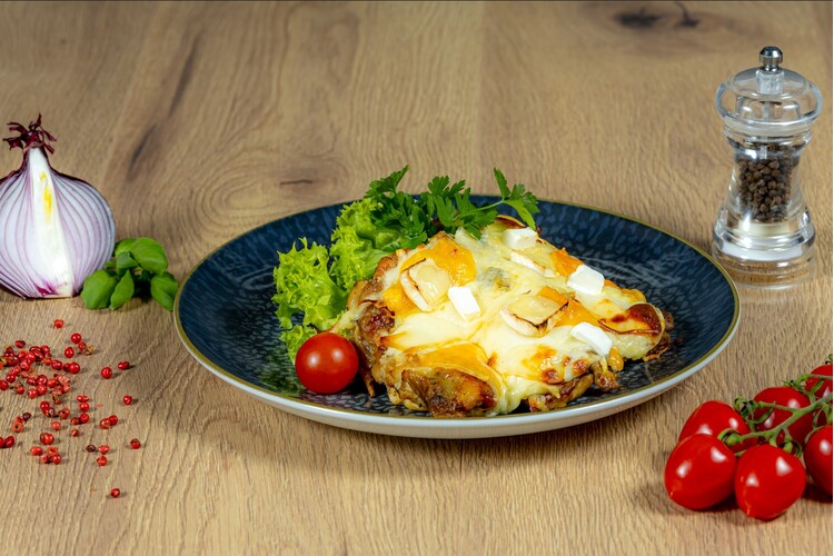 Görögös csirkecombfilé 6 sajttal kemencében, zöldborsós jázminrizzsel