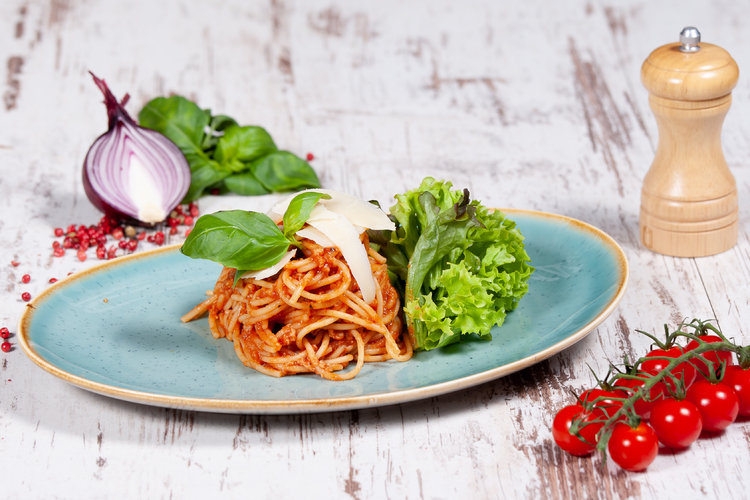 Bolognai spagetti, mozzarella sajttal